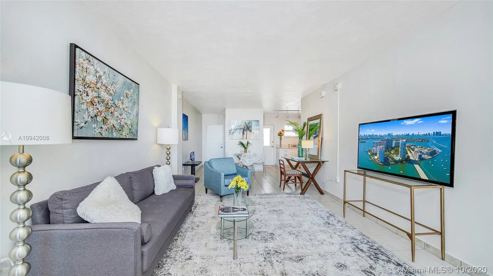 1 bedroom 1 bath for sale at 1300 Lincoln Rd # D804, Miami Beach FL 33139