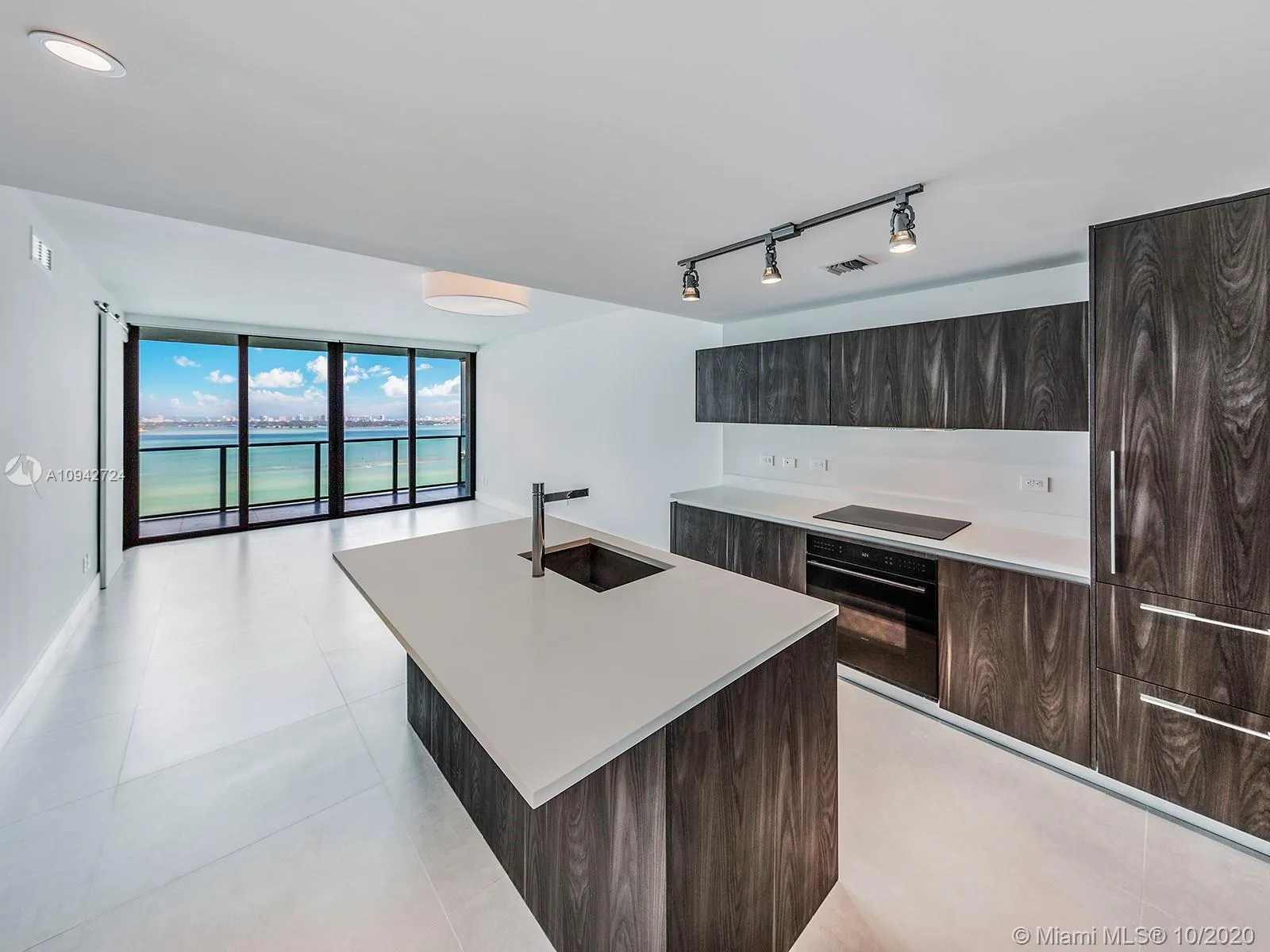 1 bedroom 1 bath for sale at 3131 NE 7th Ave # 3402, Miami FL 33137