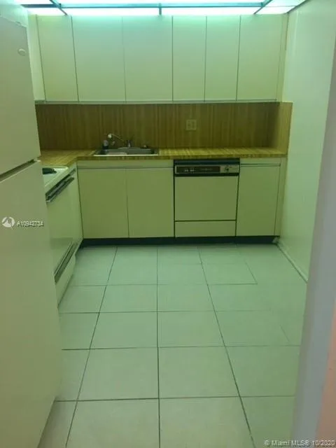 2500 Parkview Dr # 618, Hallandale Beach FL 33009