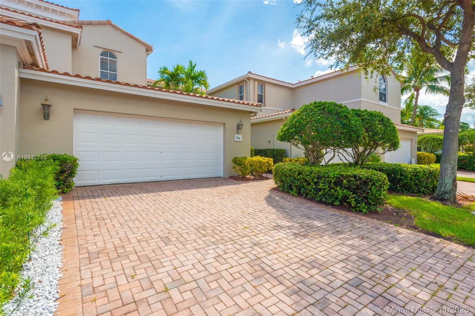 3 bedroom 2 bath for sale at 834 E Spinnaker Dr E, Hollywood FL 33019