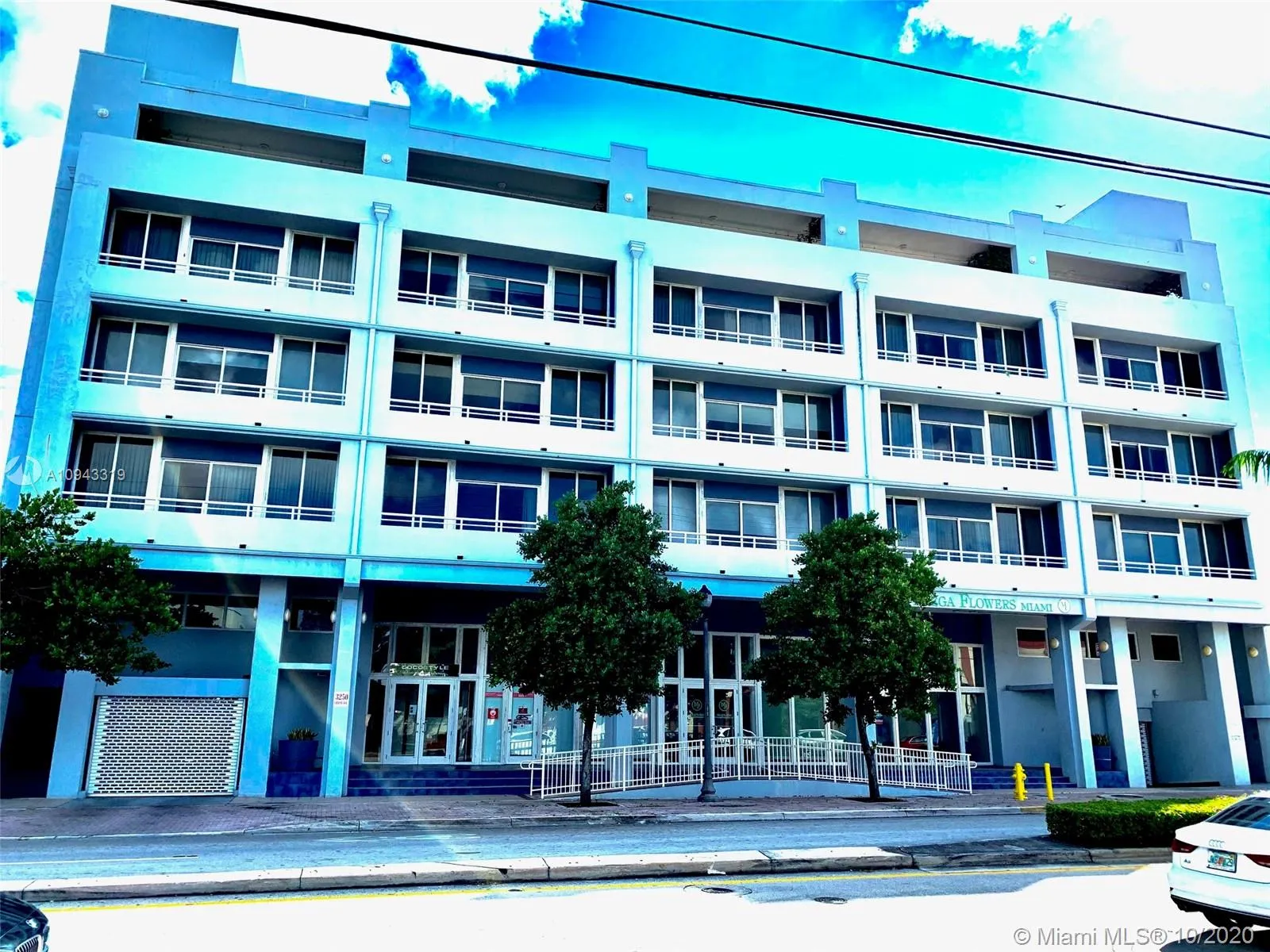 1 bedroom 2 bath for sale at 3250 Grand Ave # 302, Miami FL 33133