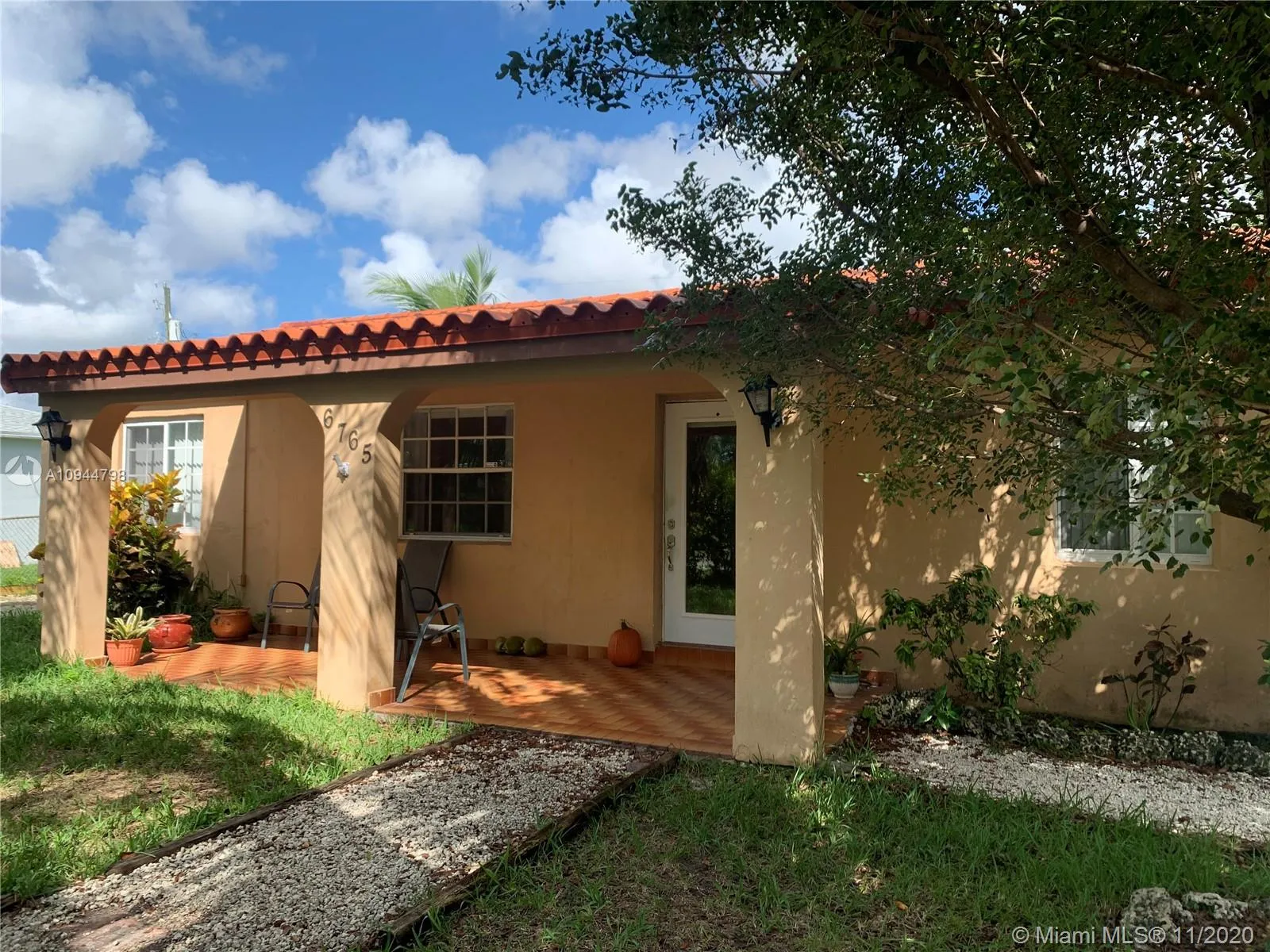 6765 SW 17th St, Miami FL 33155
