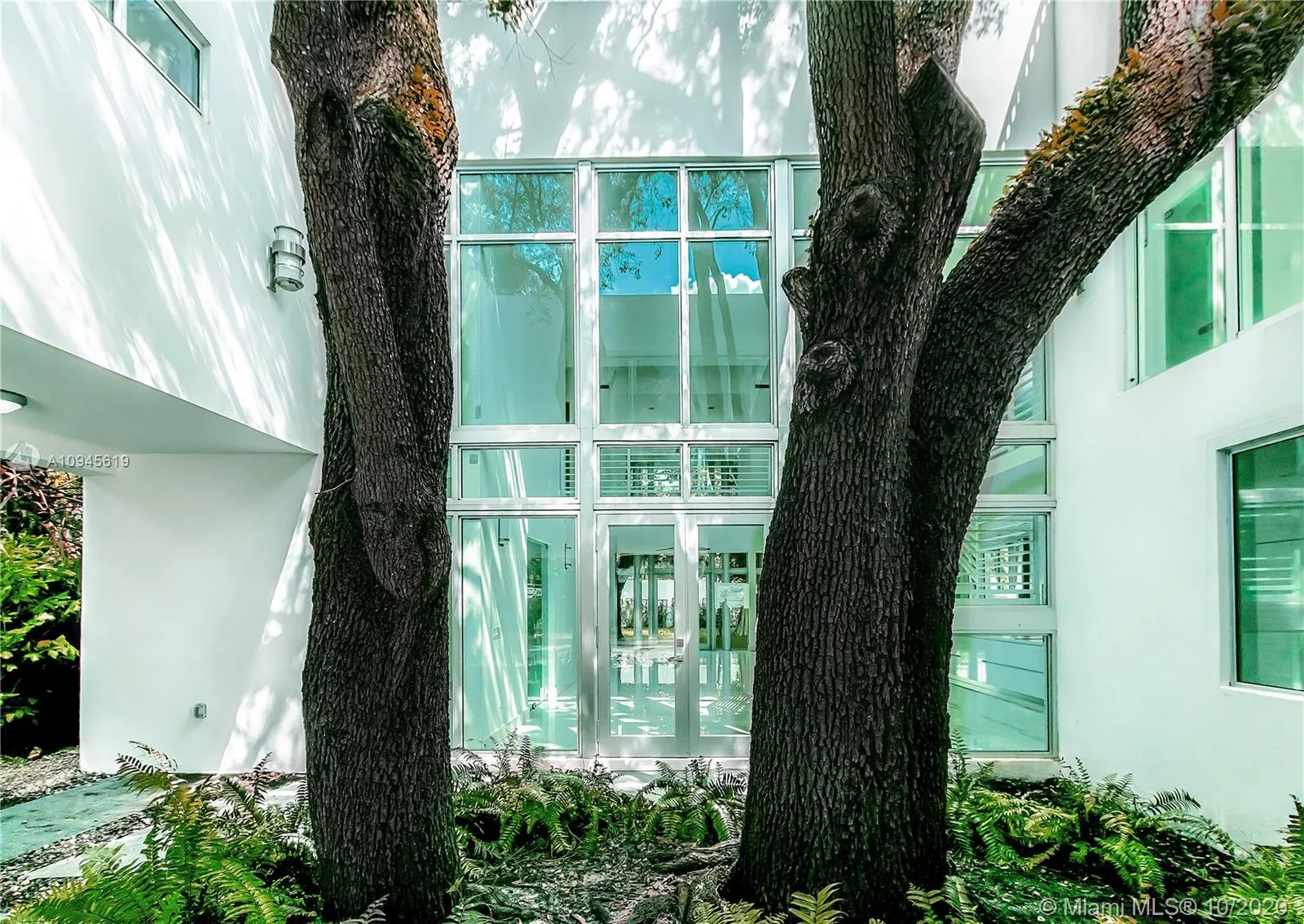 5 bedroom 6 bath for sale at 3861 Kumquat Ave, Miami FL 33133