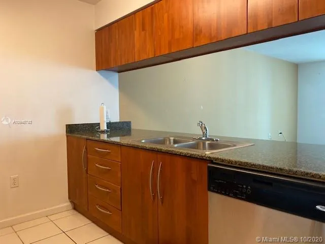 1 bedroom 1 bath for sale at 1200 Brickell Bay Dr # 2514, Miami FL 33131
