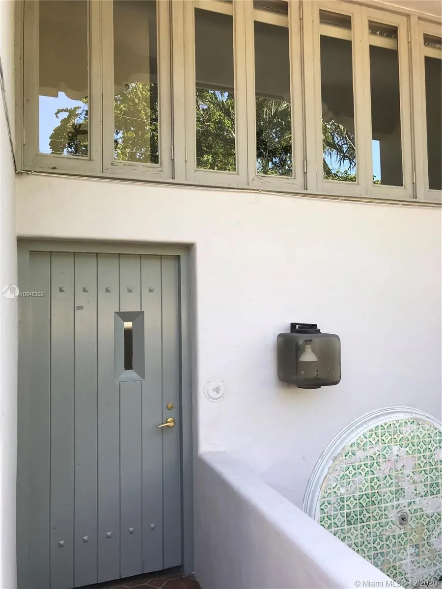 4951 University Dr, Coral Gables FL 33146