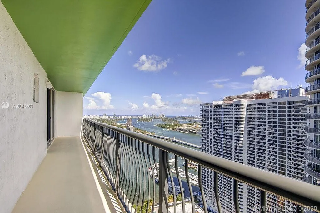 1 bedroom 1 bath for rent at 1756 N Bayshore Dr # 33E, Miami FL 33132
