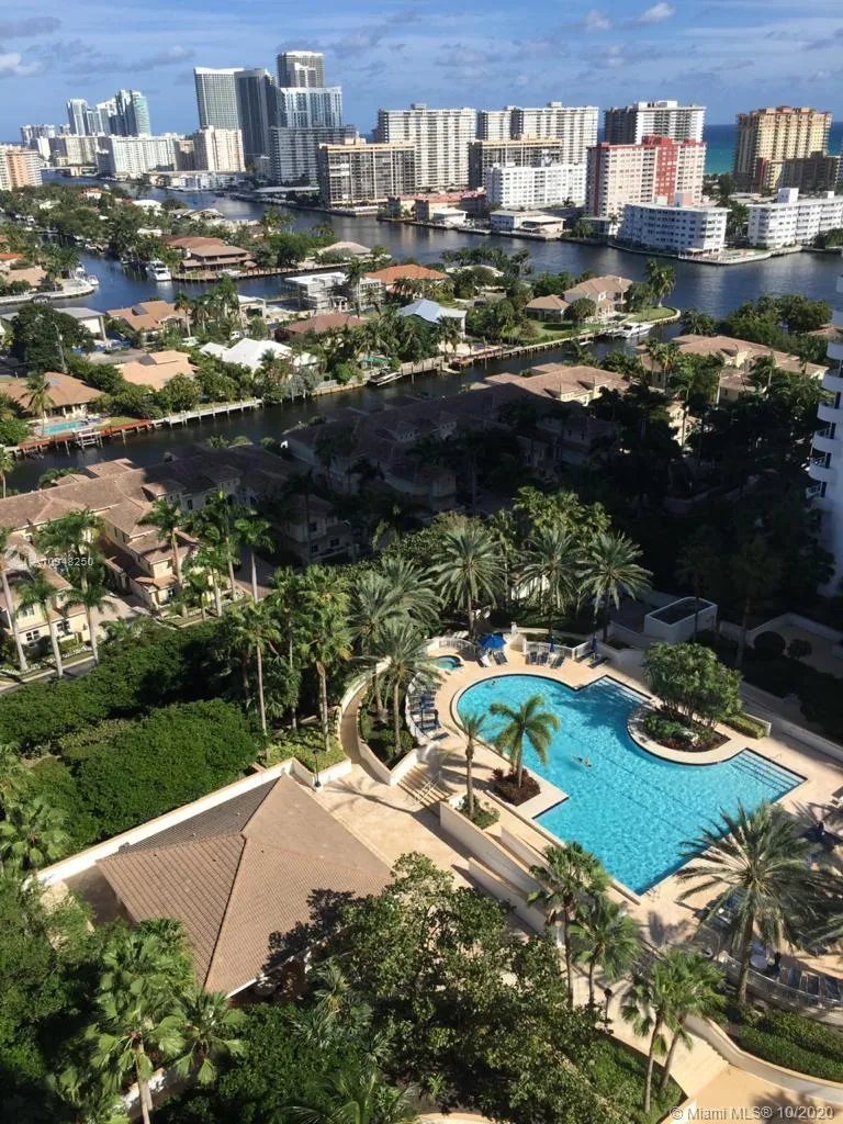 3 bedroom 2 bath for sale at 21205 Yacht Club Dr # 2005, Aventura FL 33180