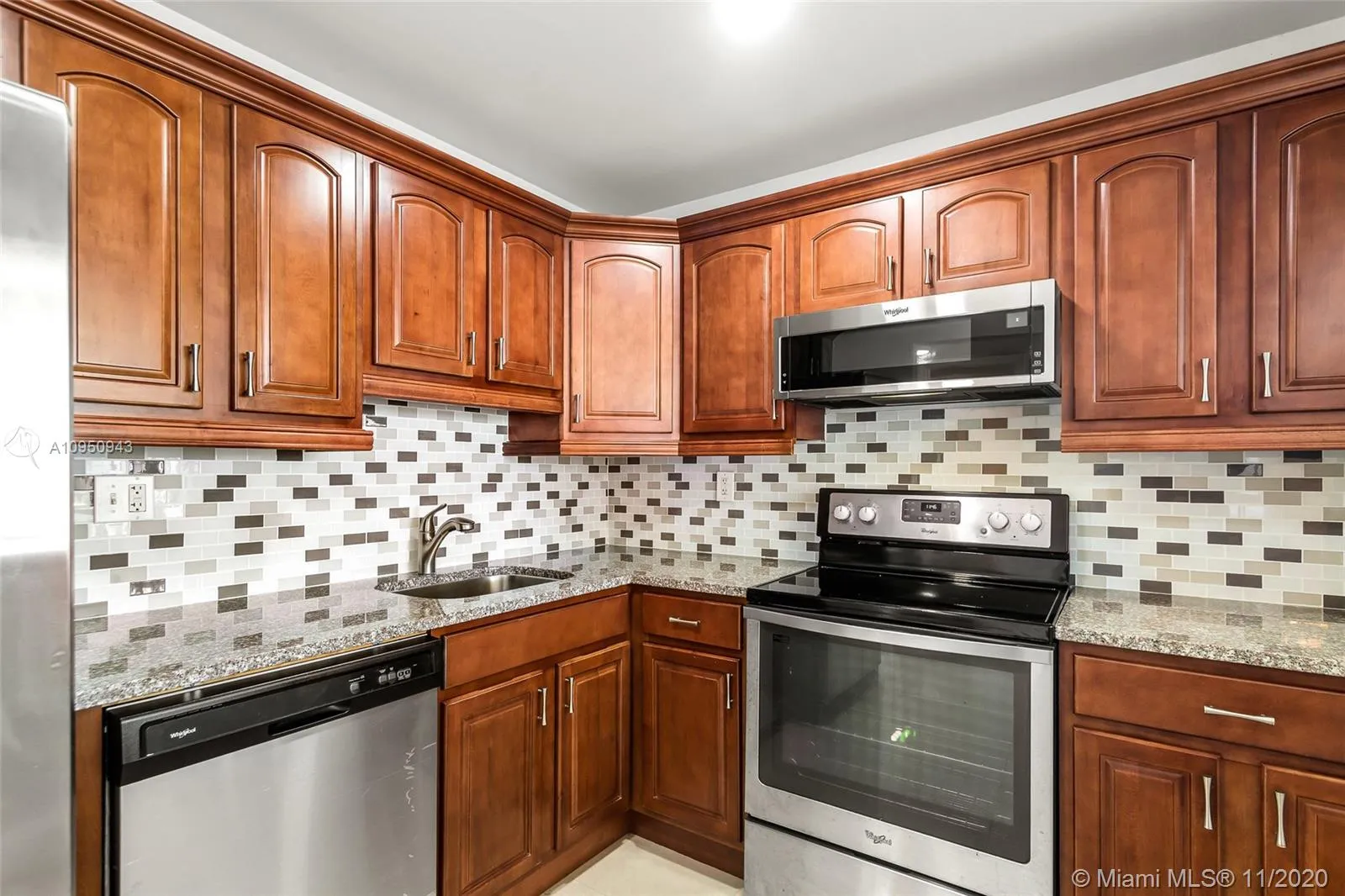 7118 Bonita Dr # 405, Miami Beach FL 33141