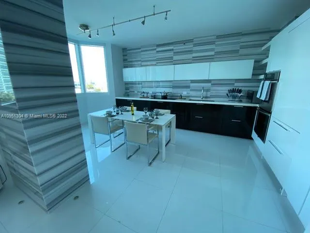 300 S Pointe Dr # 806, Miami Beach FL 33139