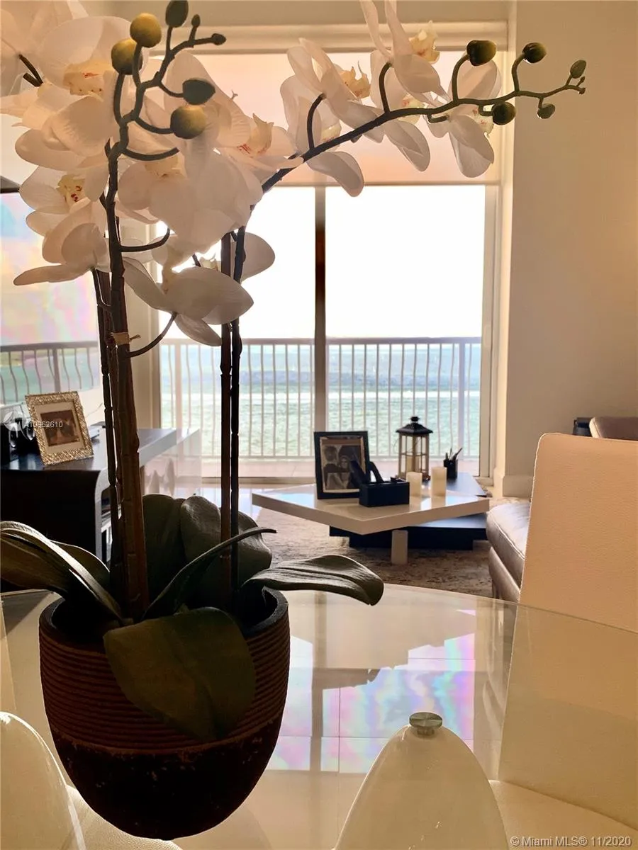 1200 Brickell Bay Dr # 1402, Miami FL 33131