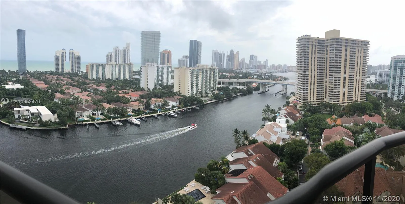 2 bedroom 2 bath for sale at 19667 Turnberry Way # 20B, Aventura FL 33180