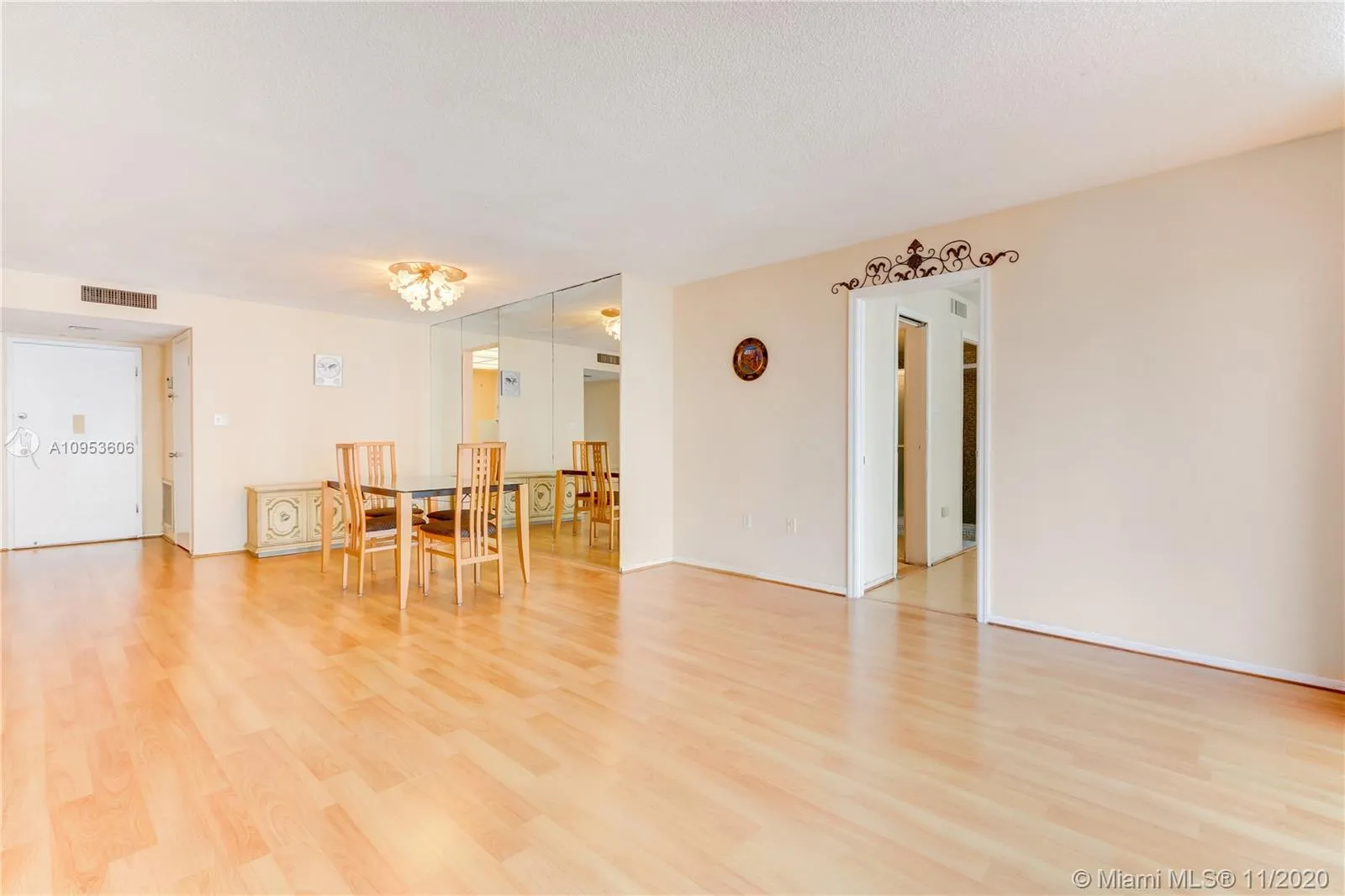 18051 Biscayne Blvd # 1102, Aventura FL 33160
