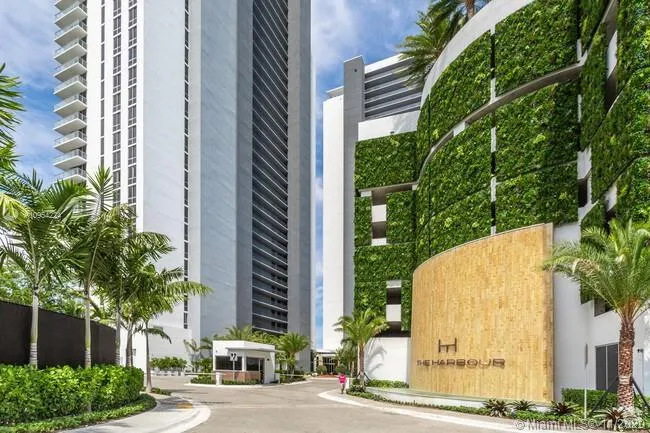 16385 NE Biscayne Blvd, North Miami Beach FL 33160