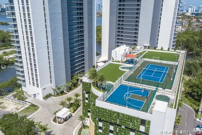 16385 NE Biscayne Blvd, North Miami Beach FL 33160