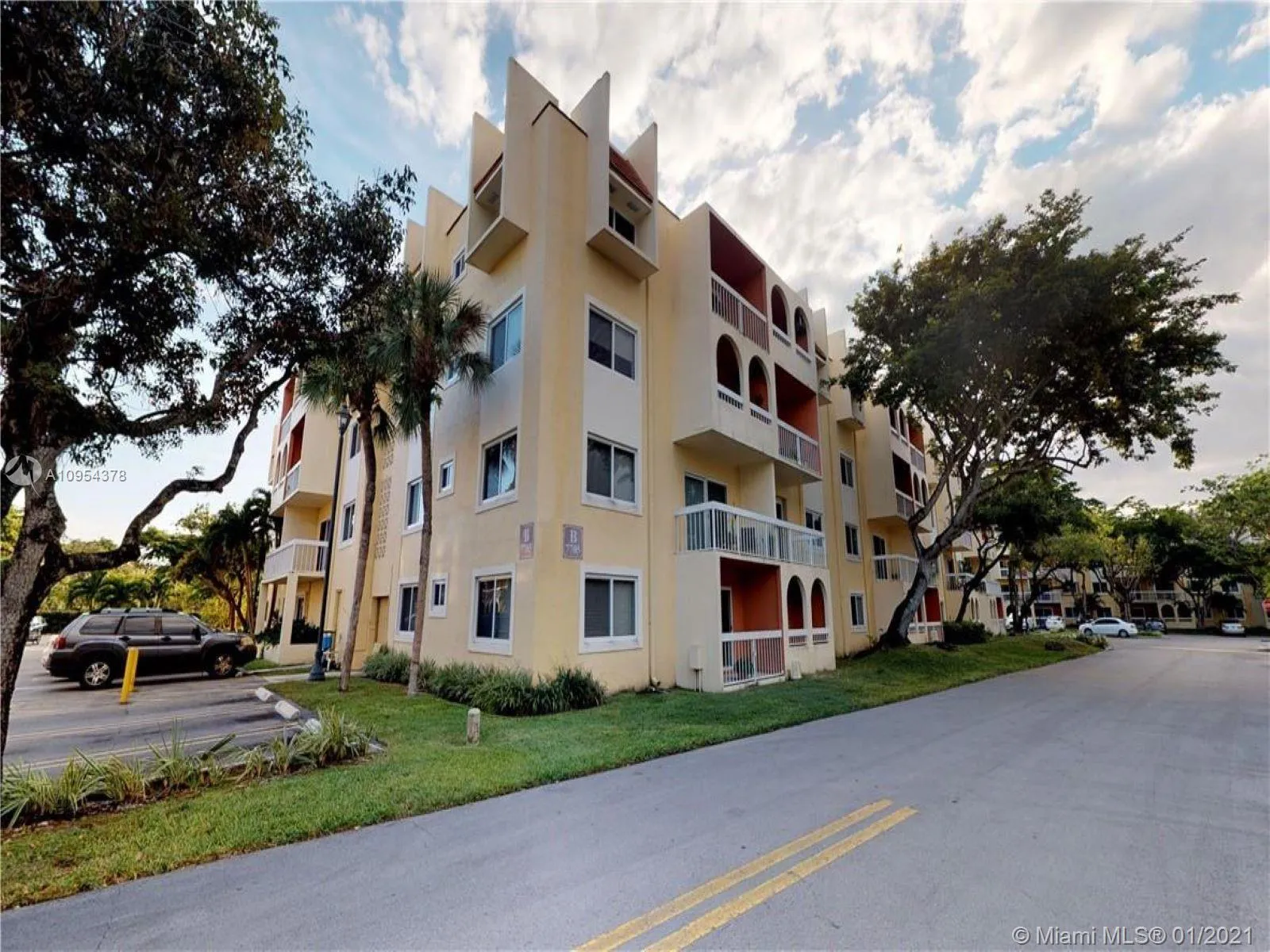 7705 Camino Real # 101, Miami FL 33143