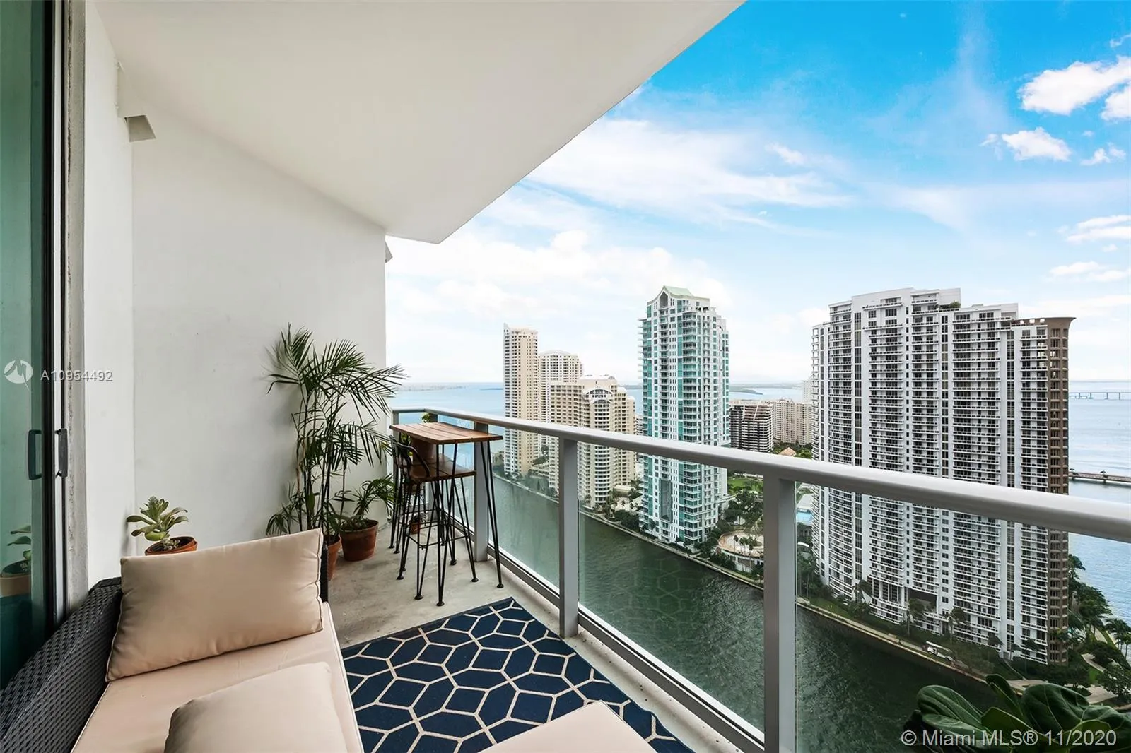 2 bedroom 2 bath for sale at 300 S Biscayne blvd # 2806, Miami FL 33131