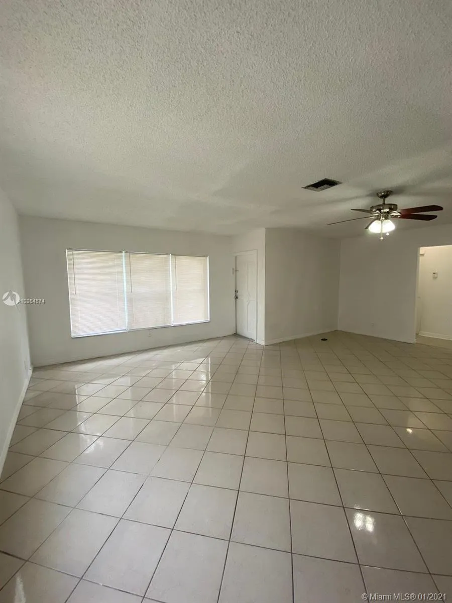175 SW 4th St, Deerfield Beach FL 33441