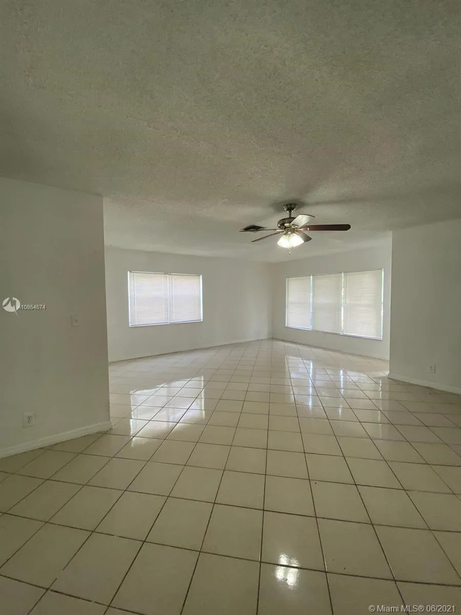 175 SW 4th St, Deerfield Beach FL 33441