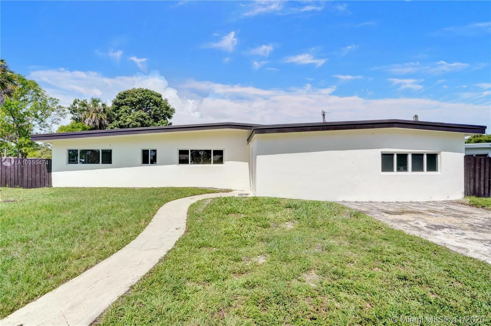 19900 NE 21st Ave, Miami FL 33179