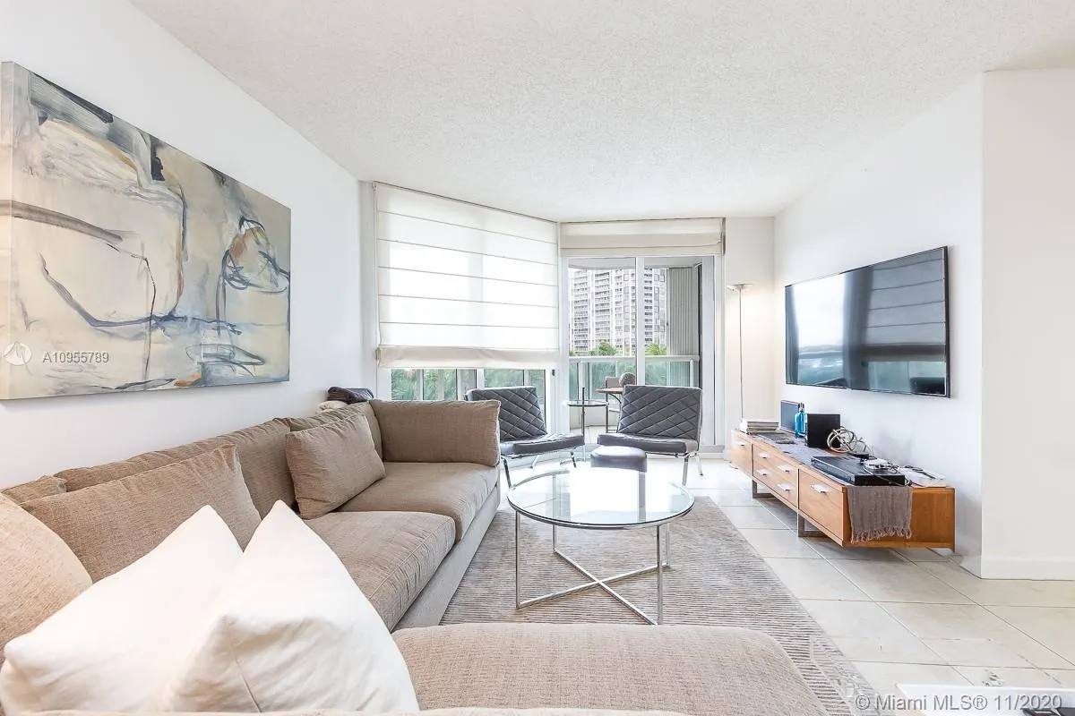 21055 Yacht Club Dr # 605, Aventura FL 33180