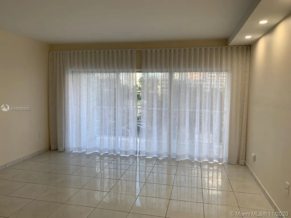 300 Bayview Dr # 207, Sunny Isles Beach FL 33160
