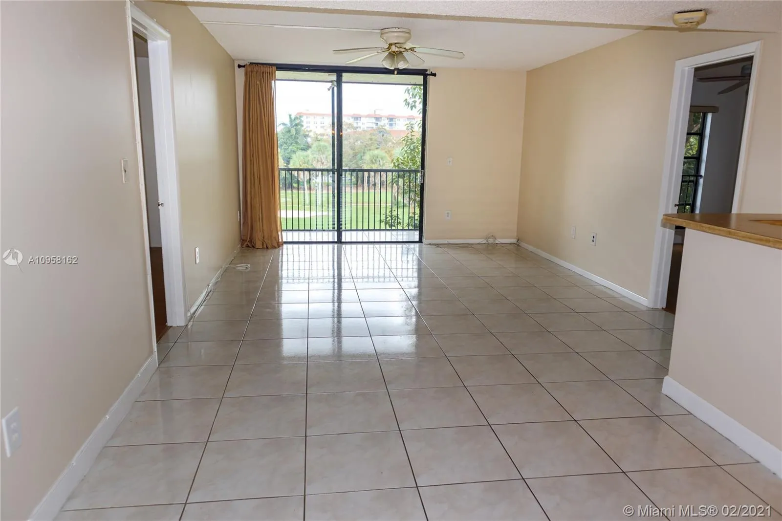 5550 NW 44th St # 404B, Lauderhill FL 33319