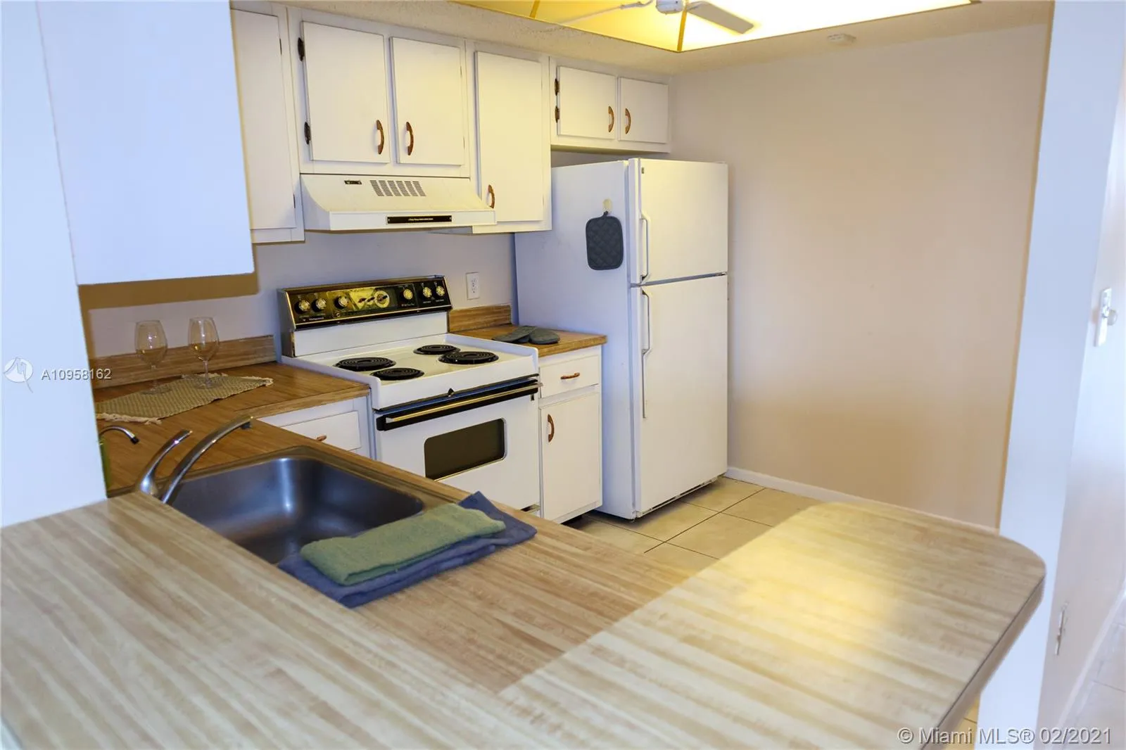 5550 NW 44th St # 404B, Lauderhill FL 33319