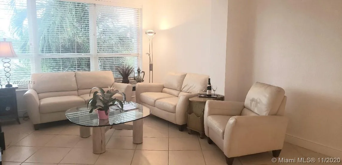 1 bedroom 1 bath for sale at 4925 Collins Ave # 3H, Miami Beach FL 33140