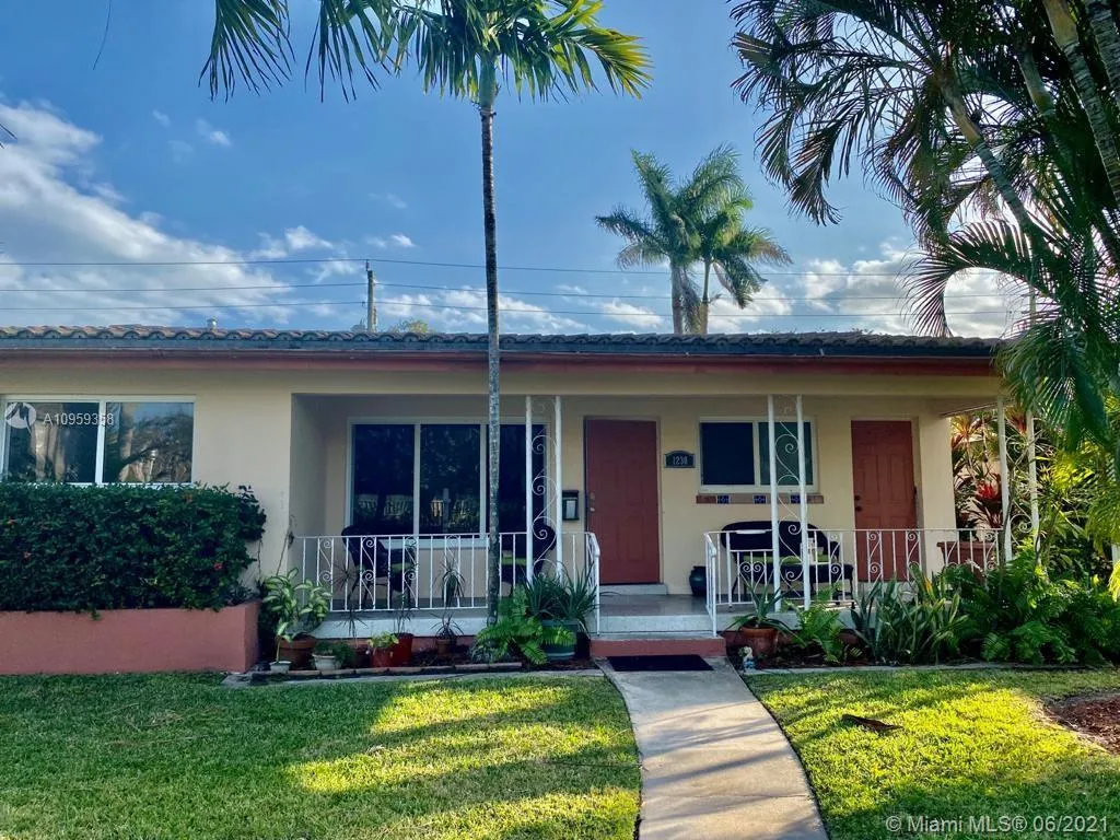 4 bedroom 3 bath for sale at 1230 Johnson St, Hollywood FL 33019