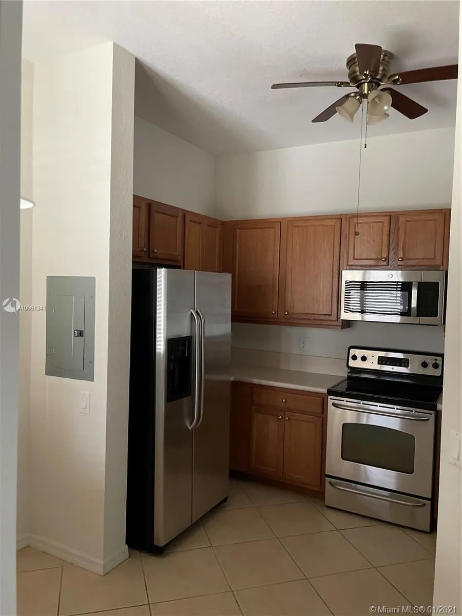 3600 Oaks Clubhouse Dr # 506, Pompano Beach FL 33069