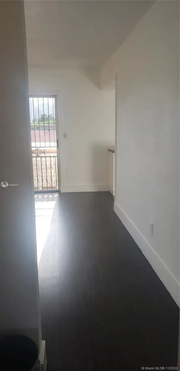 1050 SW 7th St, Miami FL 33130