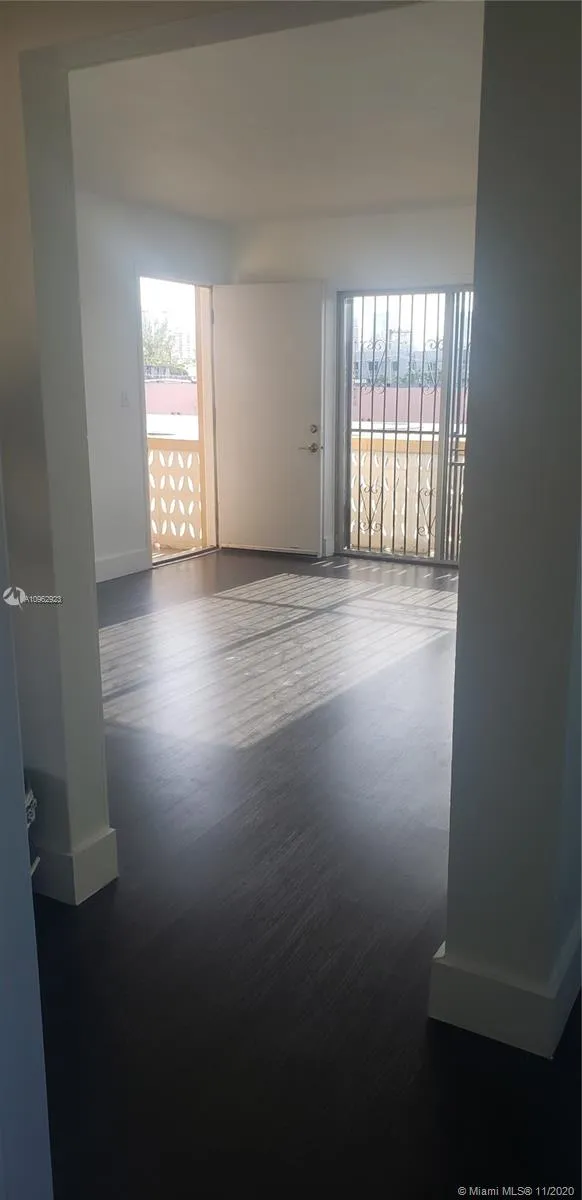 1050 SW 7th St, Miami FL 33130