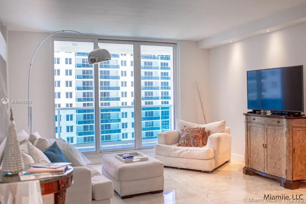 1 bedroom 1 bath for rent at 2301 Collins Ave # 1117, Miami Beach FL 33139