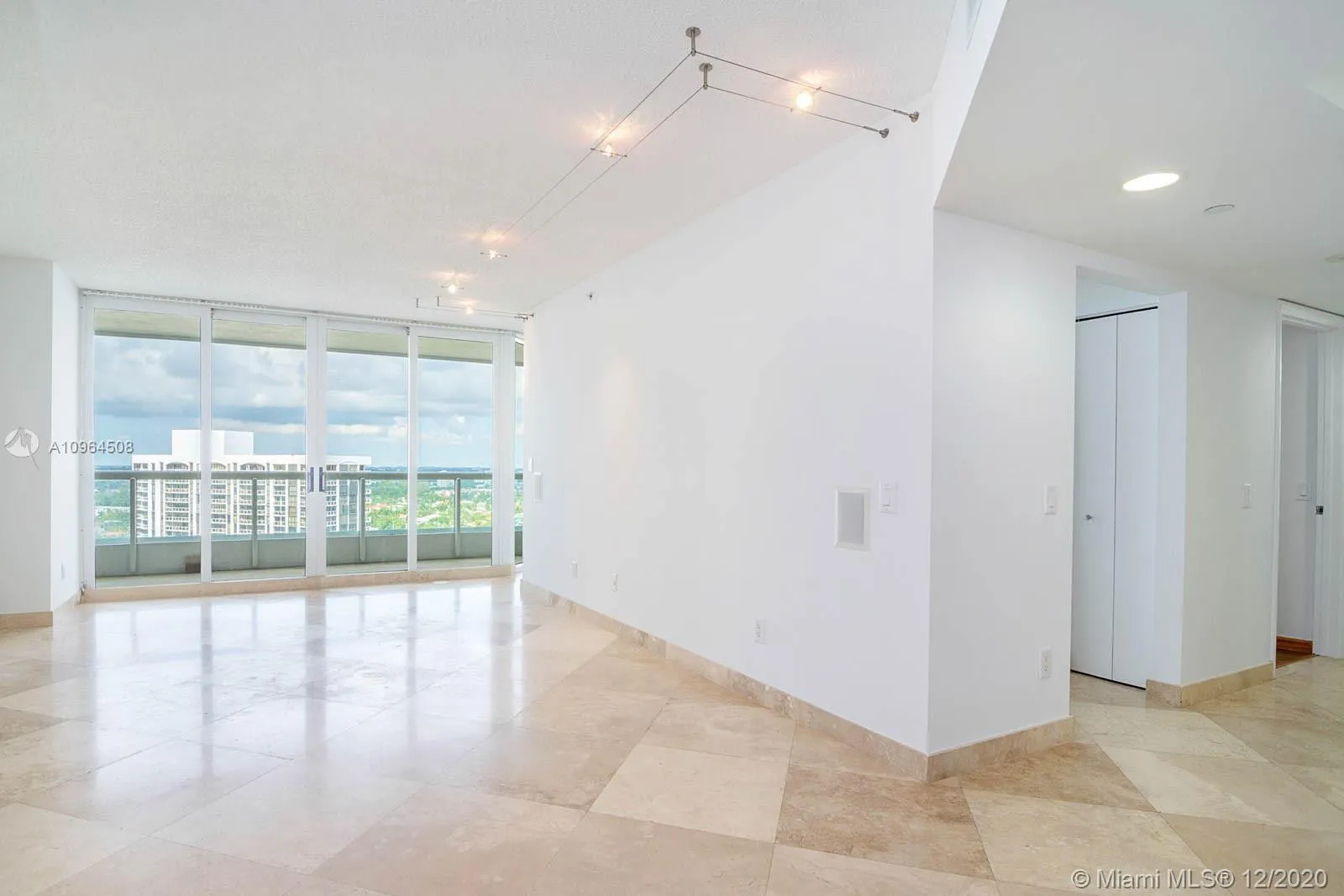 21055 Yacht Club Dr # 2104, Aventura FL 33180