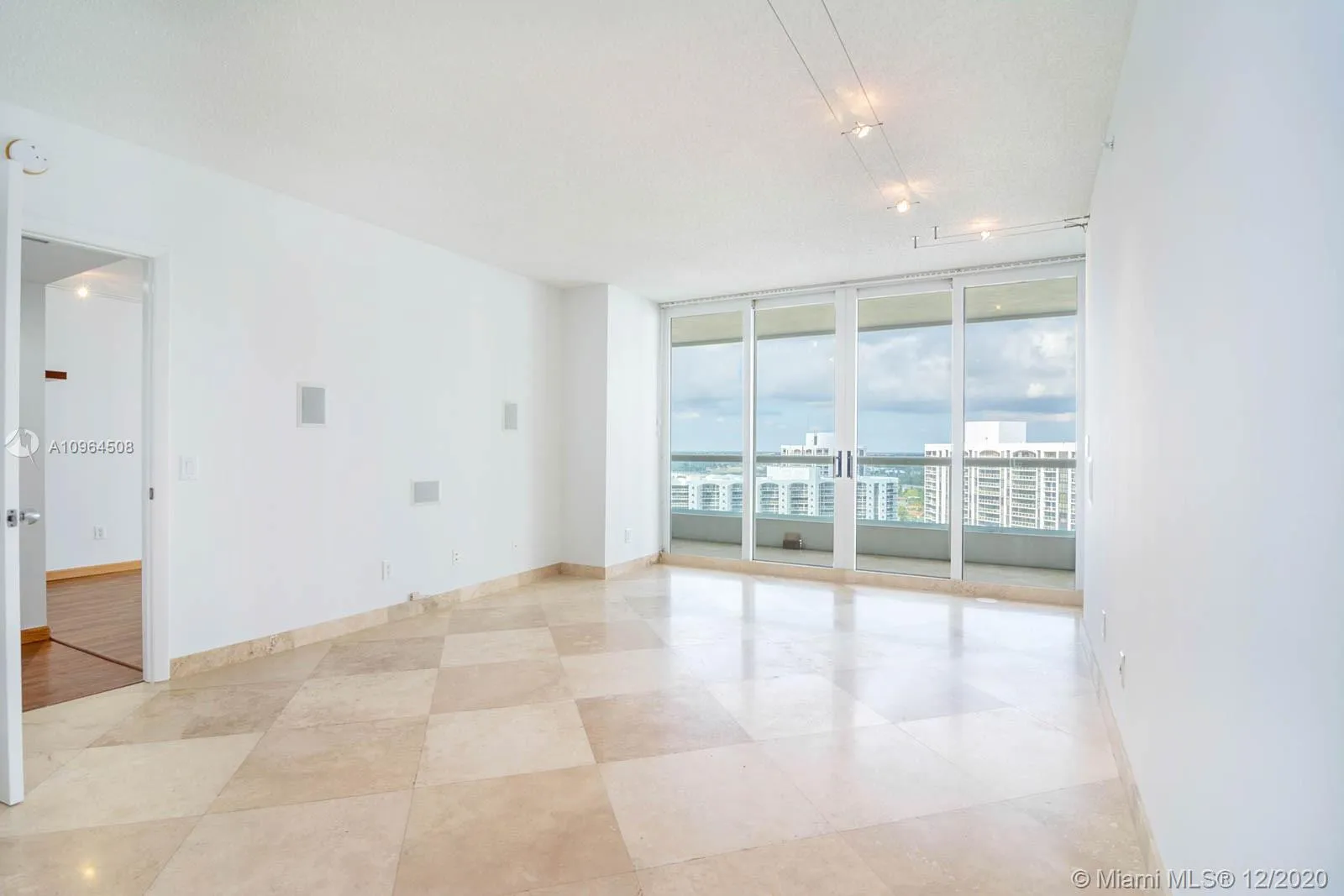 21055 Yacht Club Dr # 2104, Aventura FL 33180