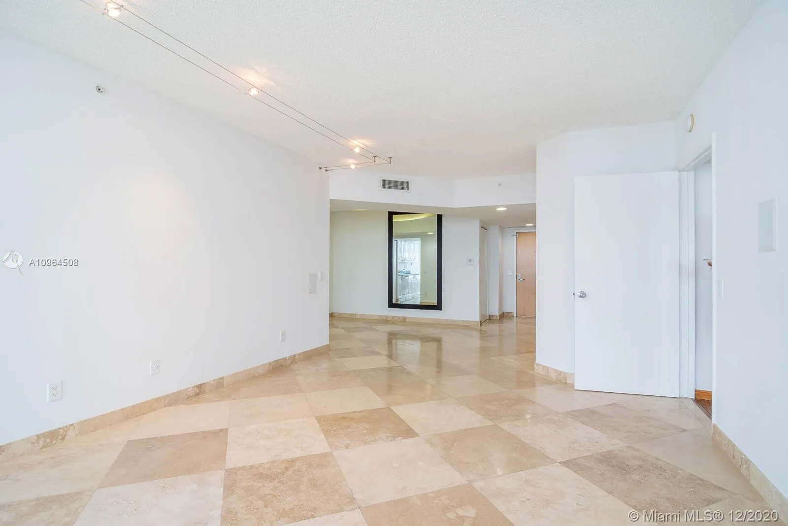 21055 Yacht Club Dr # 2104, Aventura FL 33180