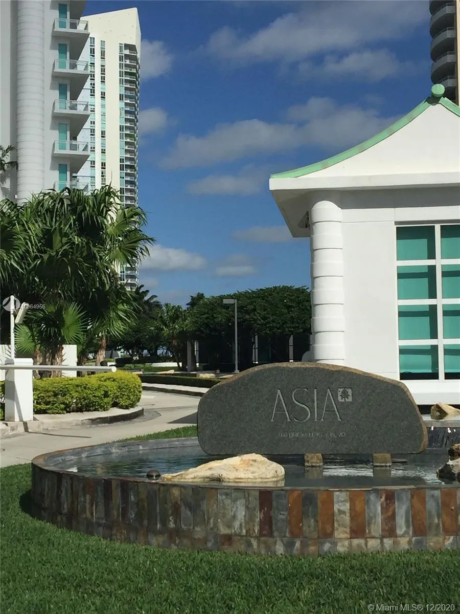 4 bedroom 5 bath for sale at 900 Brickell Key Blvd # 2303, Miami FL 33131