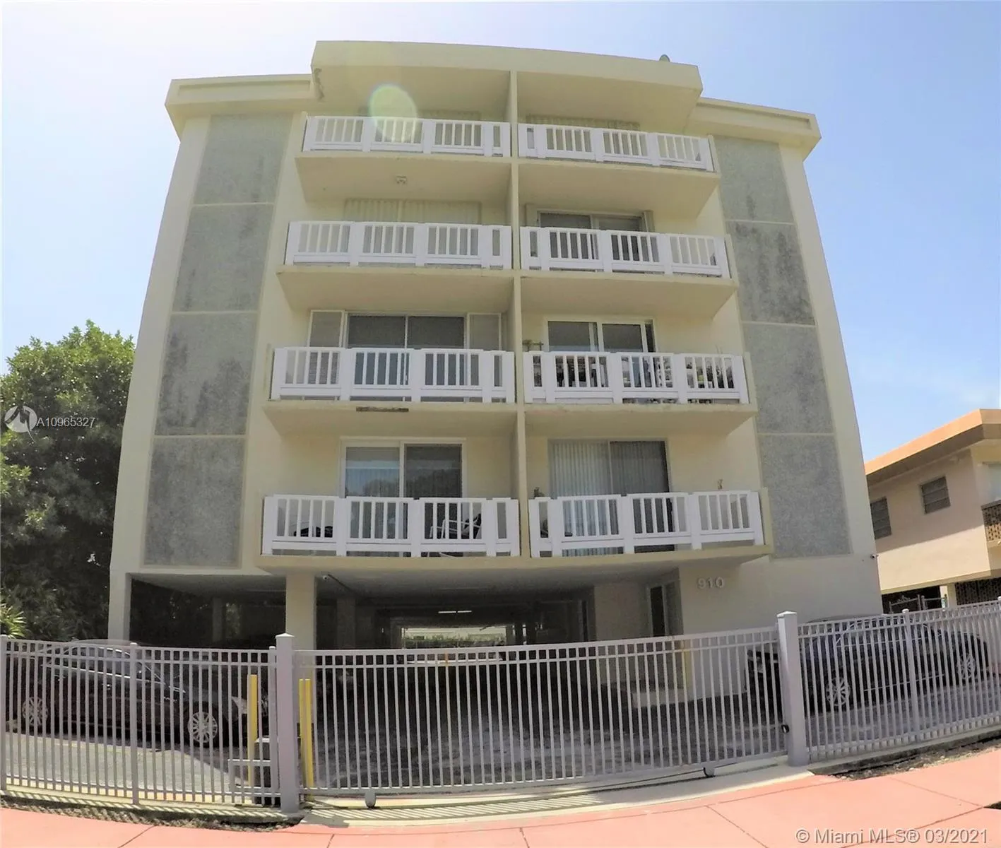 1 bedroom 1 bath for sale at 910 Michigan Ave # 403, Miami Beach FL 33139