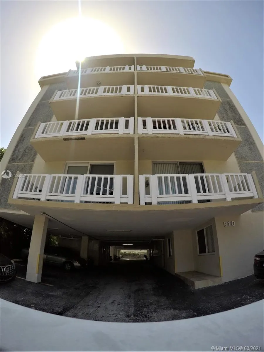 910 Michigan Ave # 403, Miami Beach FL 33139