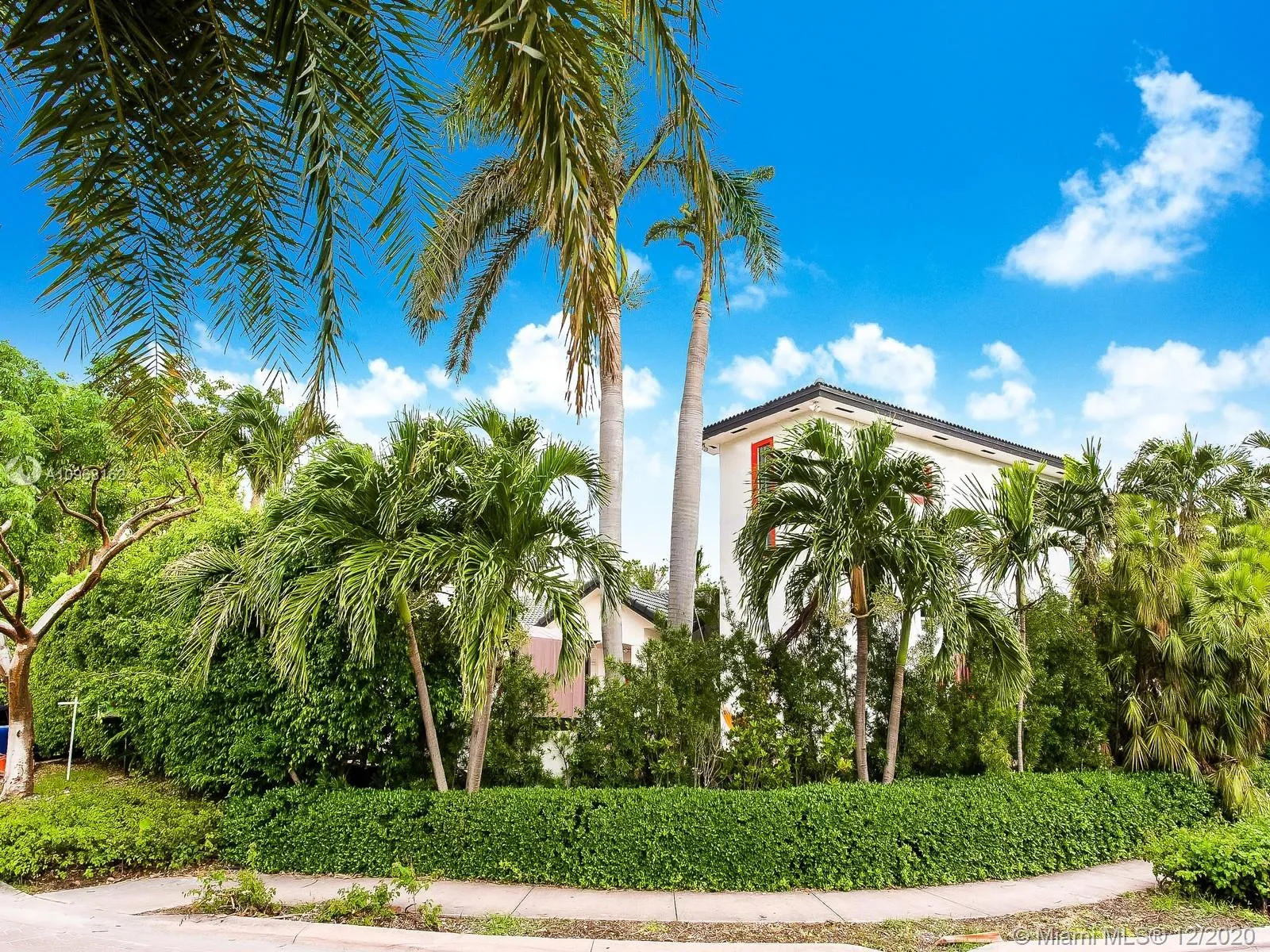 4 bedroom 3 bath for sale at 691 Ridgewood Rd, Key Biscayne FL 33149
