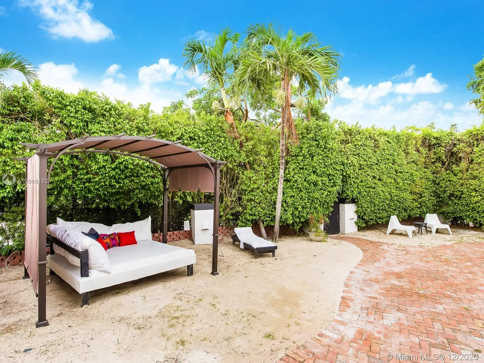 691 Ridgewood Rd, Key Biscayne FL 33149