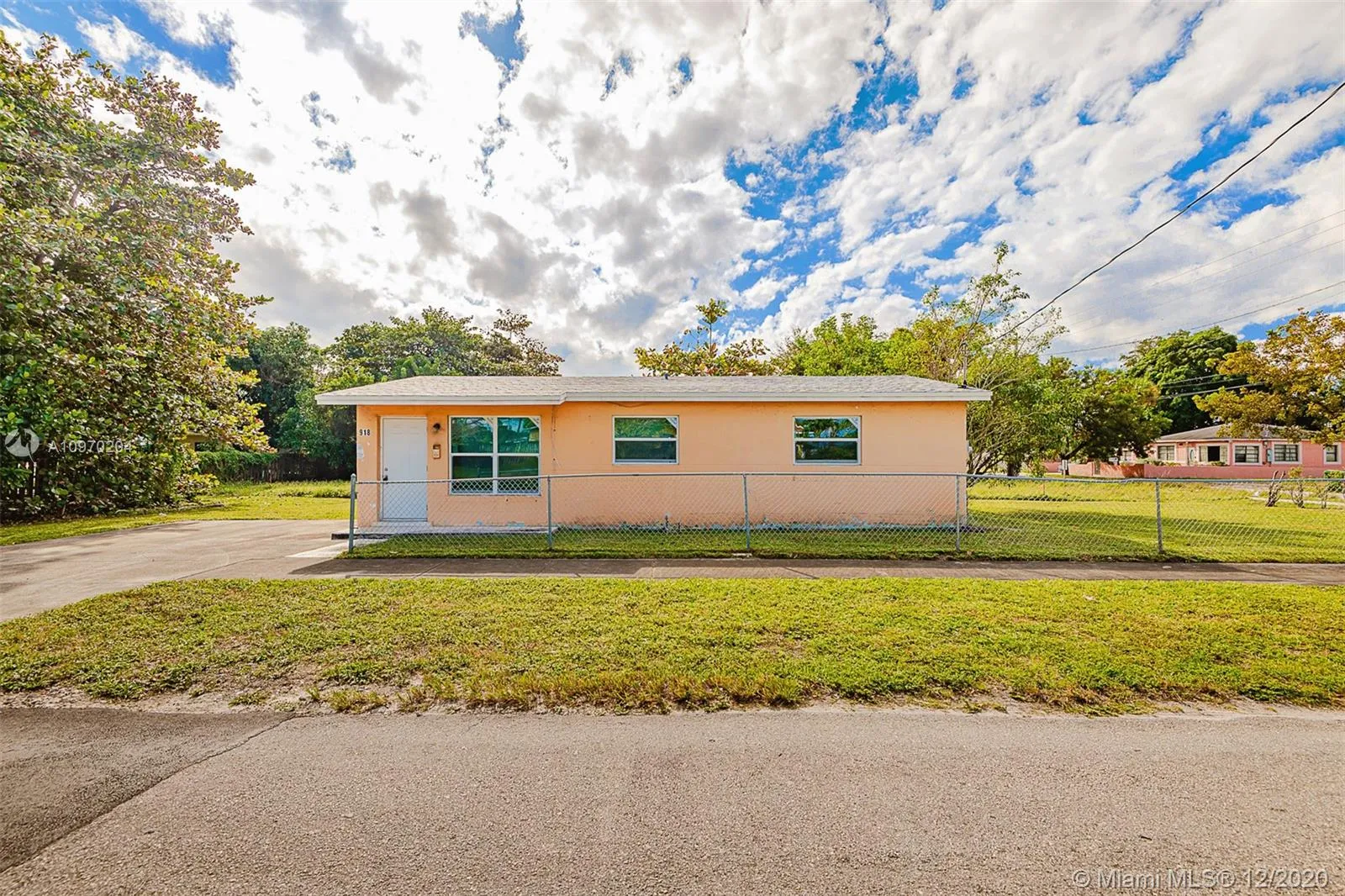 3 bedroom 1 bath for sale at 918 NW 2nd Ave, Hallandale Beach FL 33009