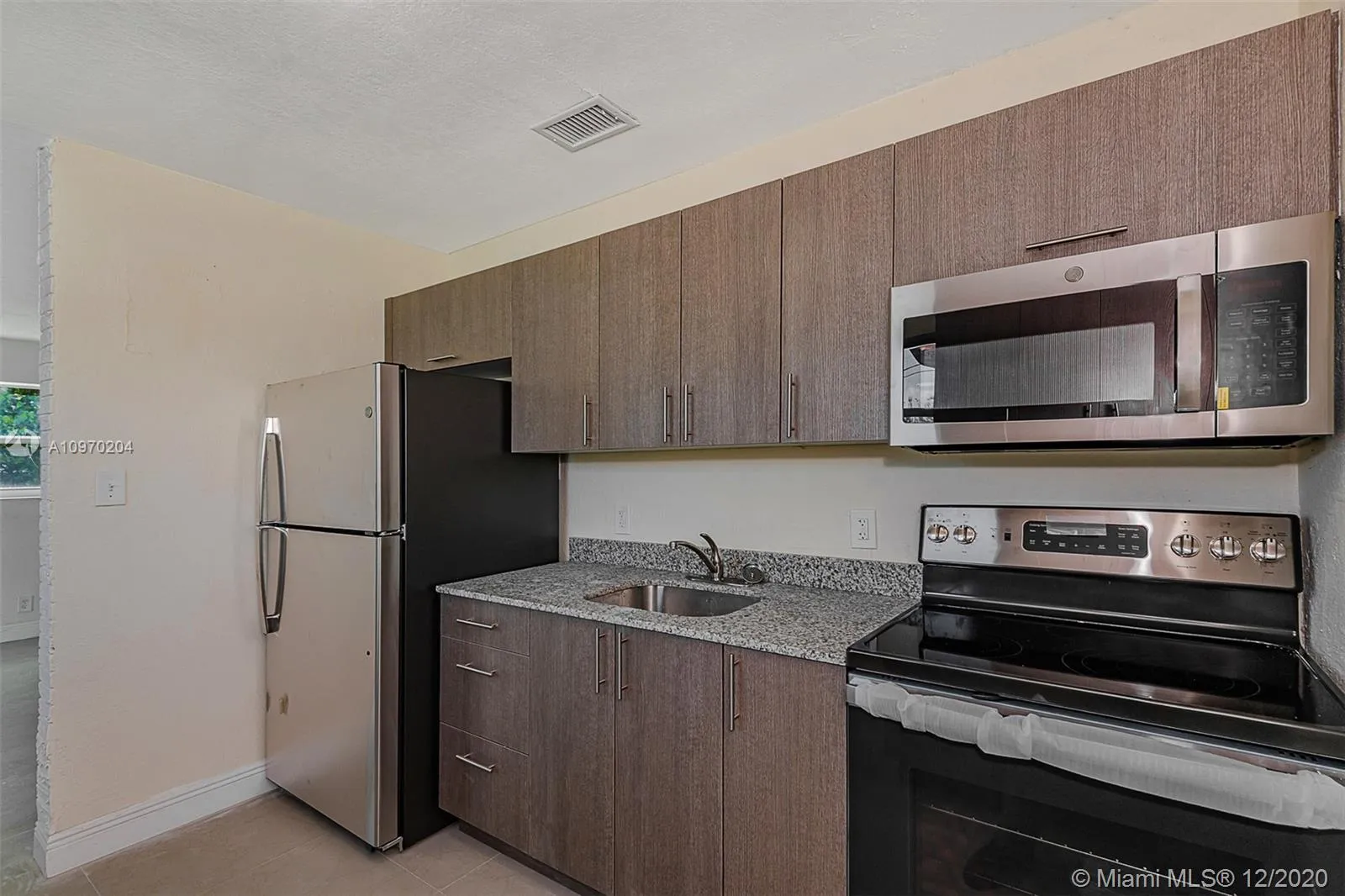 918 NW 2nd Ave, Hallandale Beach FL 33009