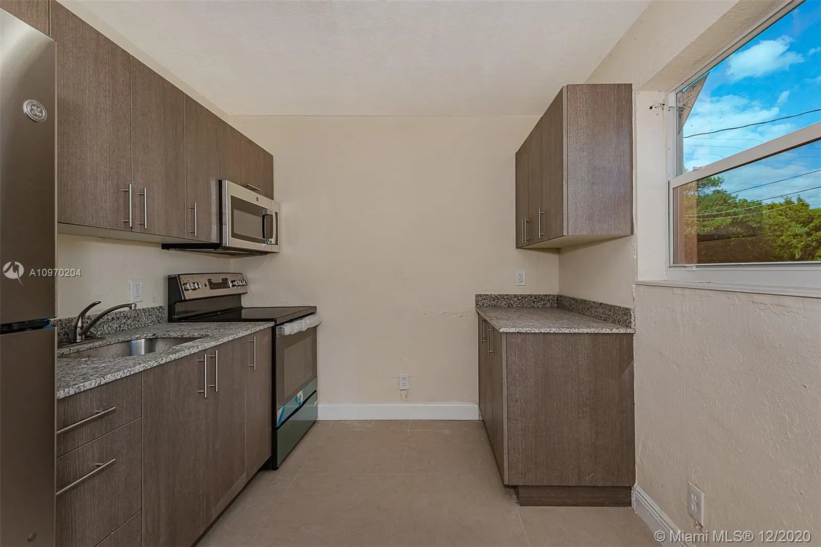 918 NW 2nd Ave, Hallandale Beach FL 33009