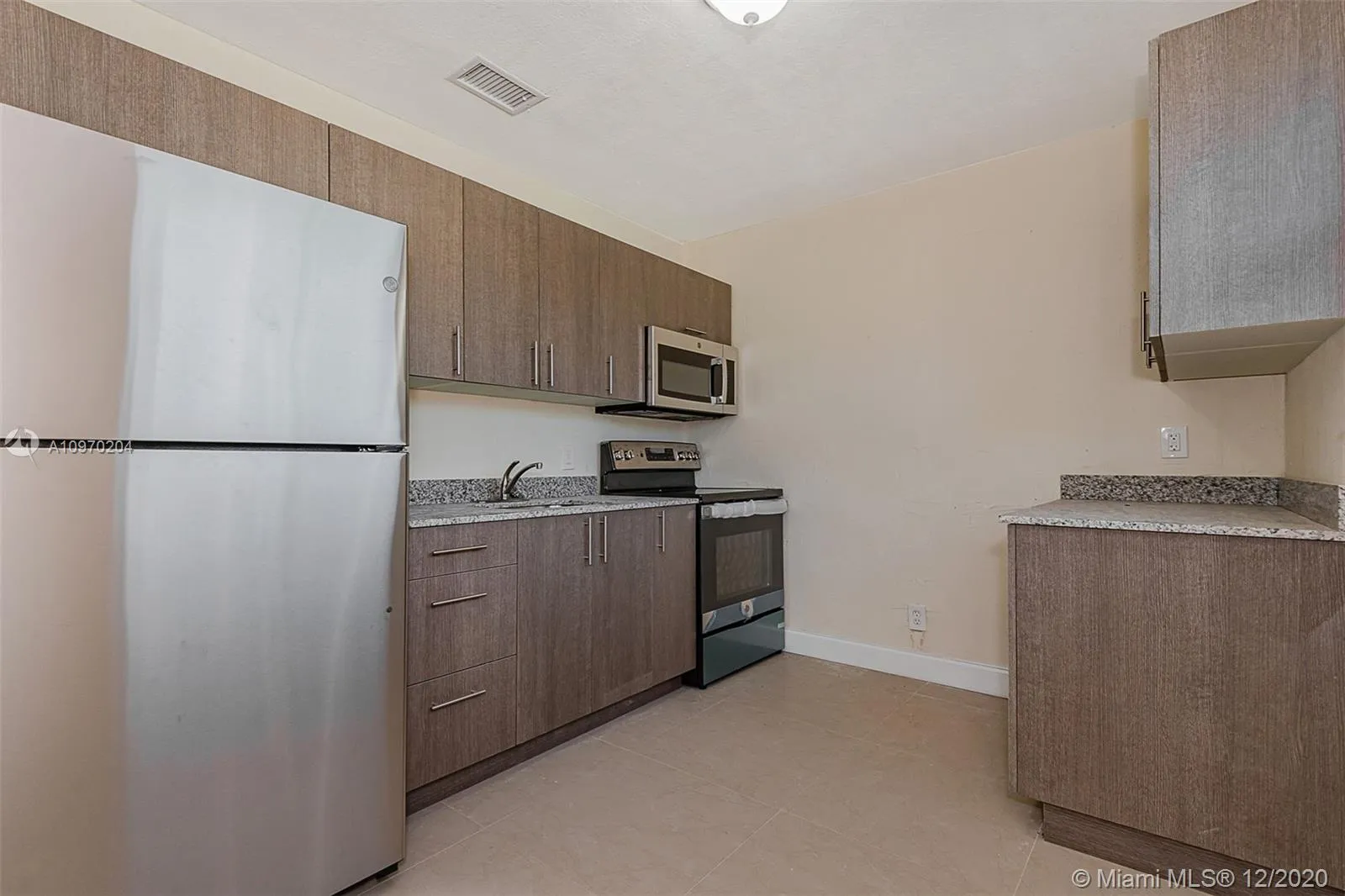 918 NW 2nd Ave, Hallandale Beach FL 33009