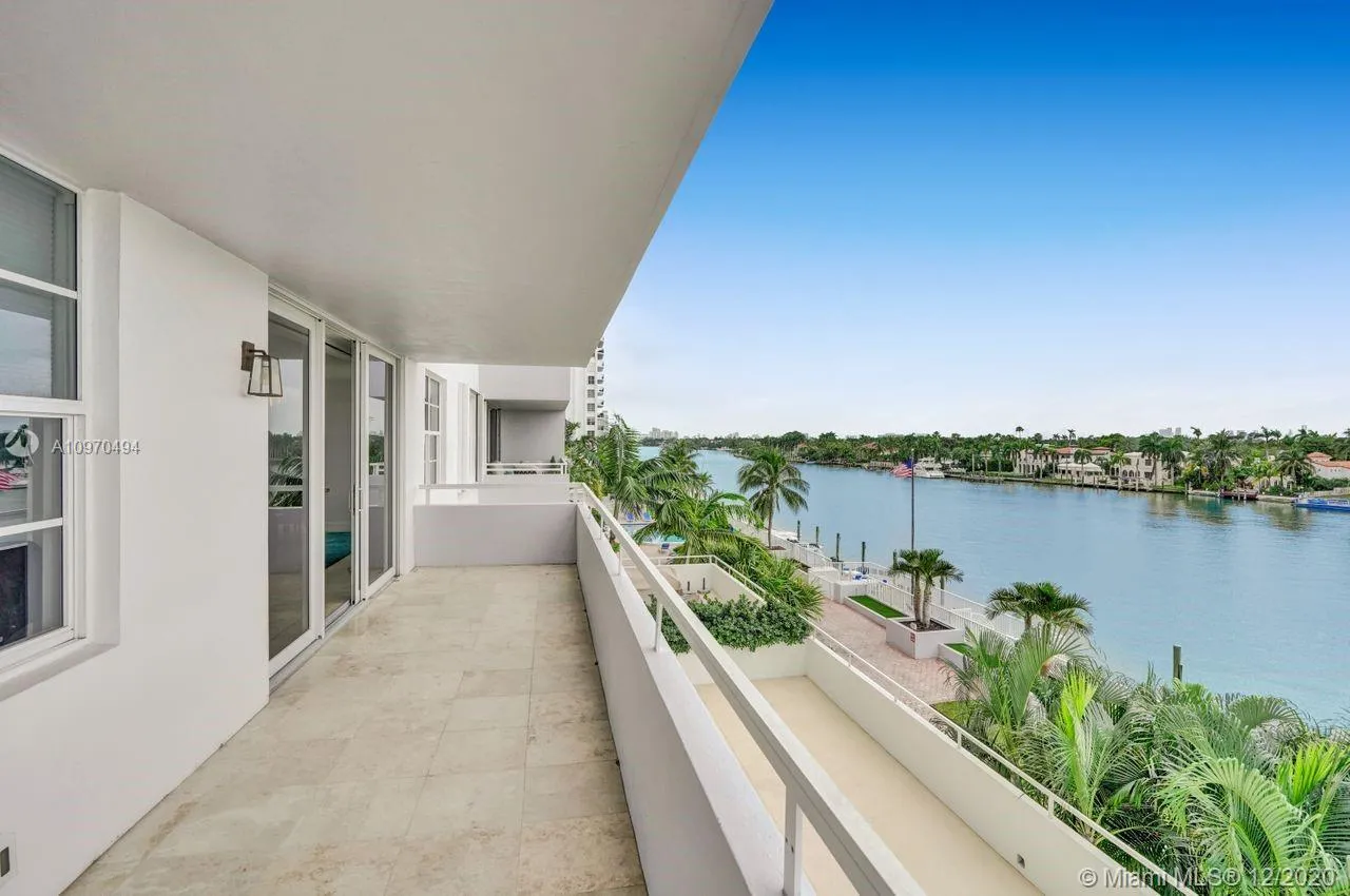 2 bedroom 2 bath for sale at 5700 Collins Ave # 4L, Miami Beach FL 33140