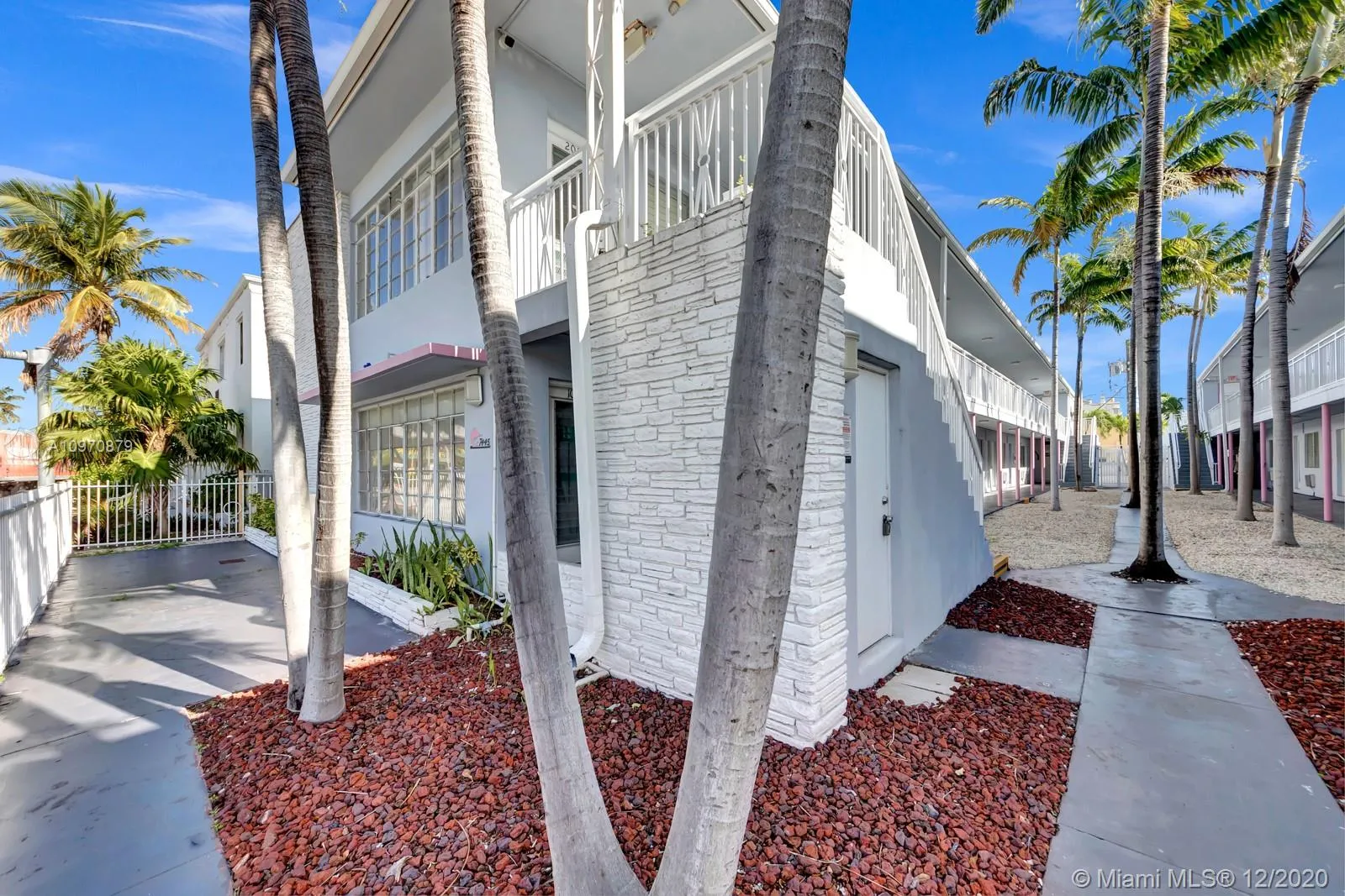 1 bedroom 1 bath for rent at 7445 Harding Ave # 208, Miami Beach FL 33141