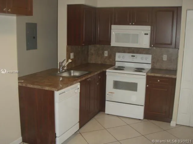 3 bedroom 2 bath for sale at 830 NE 212th Ter # 8, Miami FL 33179
