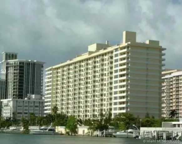 2 bedroom 2 bath for sale at 5600 Collins Ave # 15B, Miami Beach FL 33140