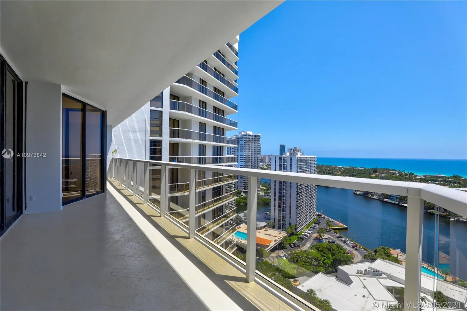 2 bedroom 2 bath for sale at 20281 E Country Club Dr # 201, Aventura FL 33180